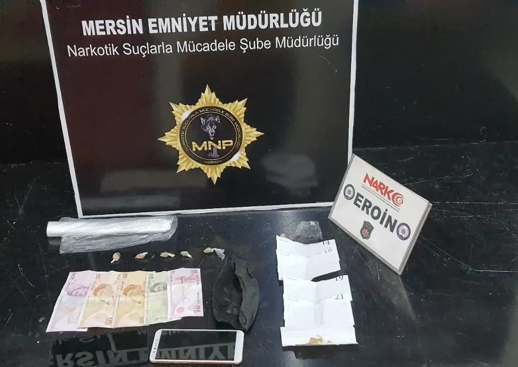 MERSİN POLİSİ 940 GRAM TOZ ESRAR MADDESİ ELE GEÇİRDİ